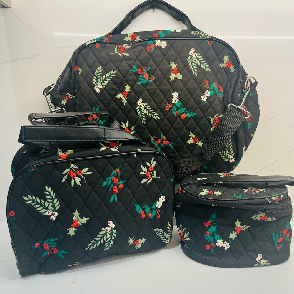 Quilted Holly Travel Set - Picture 2 of 13